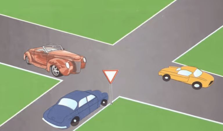 انتباه الصغيرة في الكبيرة : تدوز السيارة الصفراء والحمراء اللي فالطريق الرئيسية عاد السيارة الزرقاء للي فالطريق الثانوية