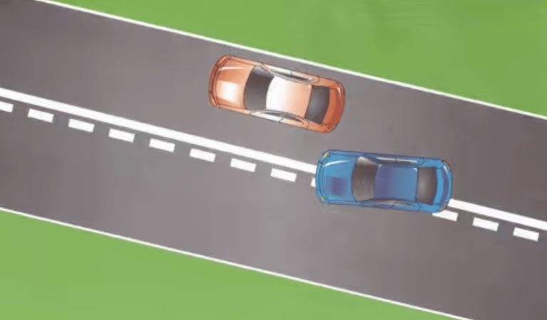 خط متواصل من جهة اليمين : ممنوع على السيارة الزرقاء تجاوز السيارة الحمراء